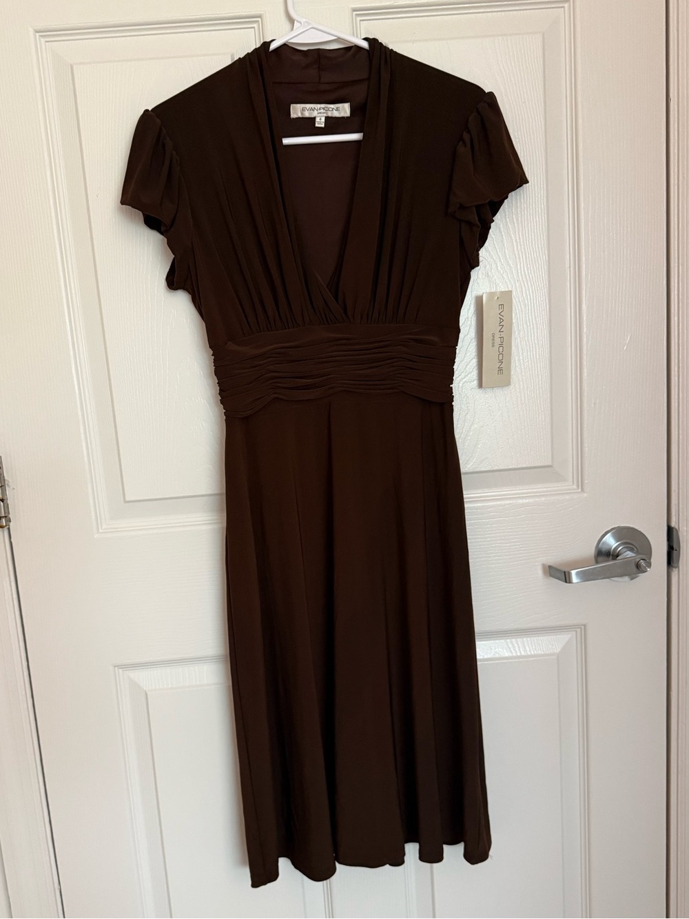 Evan Picone Chocolate Brown V-Neck Ruched Waist Stretchy Dress - Size 4